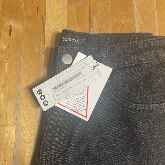 BNWT Boohoo Petite raw hem mom jeans - Picture 2 of 10